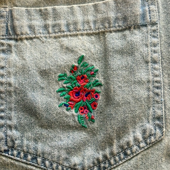 American Eagle Denim Light Wash w/Flower Button Up Size S - Picture 5 of 8